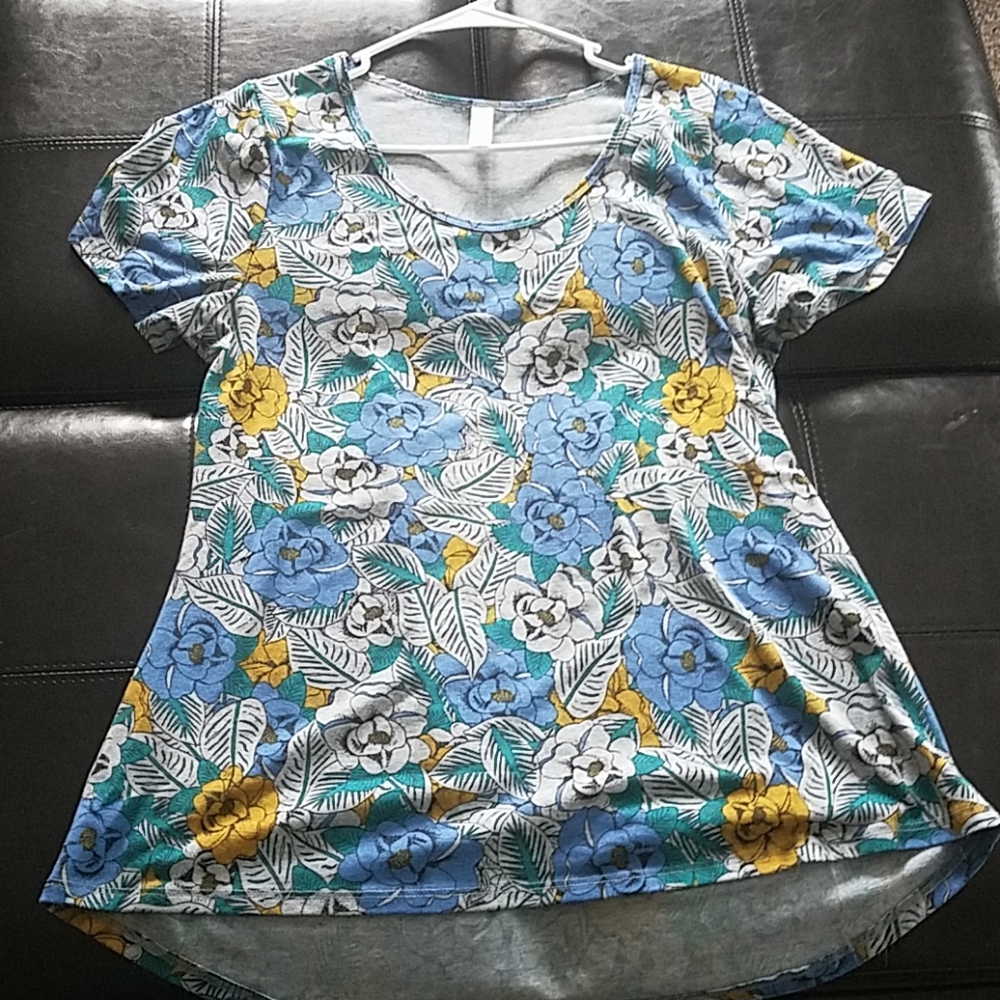 LuLaRoe Classic Tee sz Medium